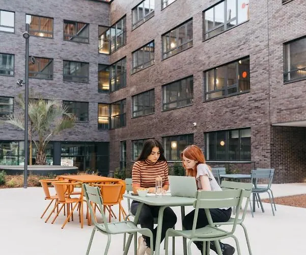 For Students Studying In Only - Stunning Spacious And Private At Pallars Student Apartamento