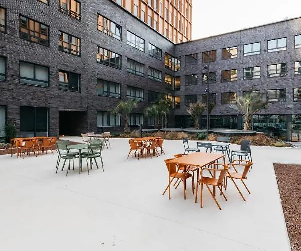 For Students Studying In Only - Stunning Spacious And Private At Pallars Student Apartamento